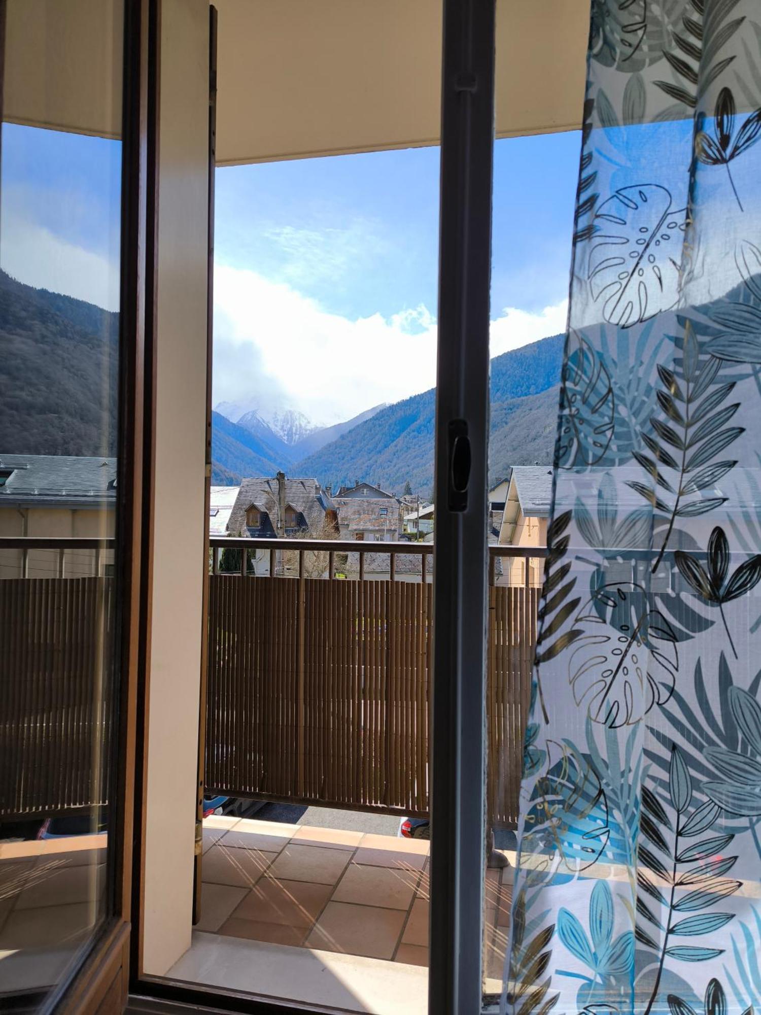 Appartement Vert Tendre Face A La Montagne Bagnères-de-Luchon Eksteriør bilde
